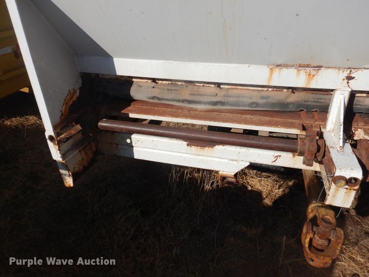 image for item DI3666 Artex CB2004  manure spreader bed