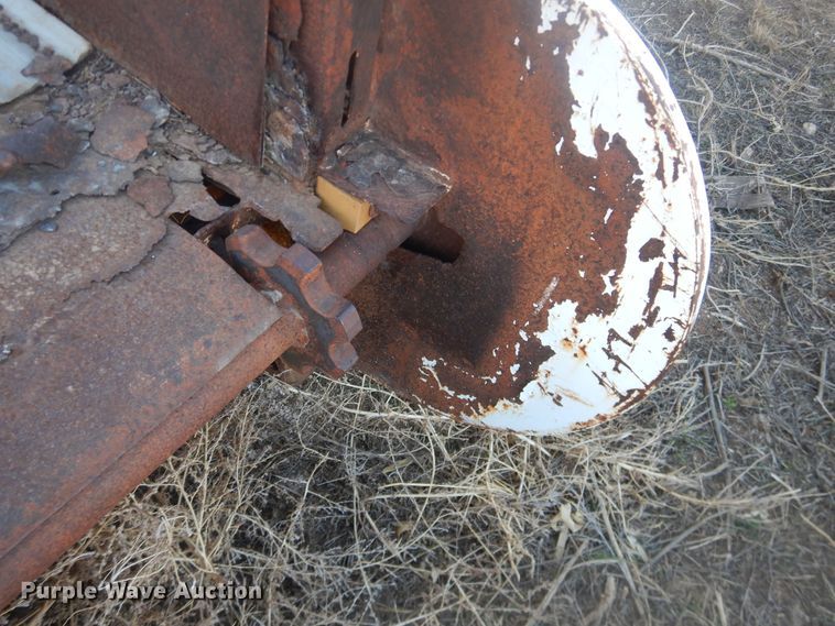 image for item DI3666 Artex CB2004  manure spreader bed