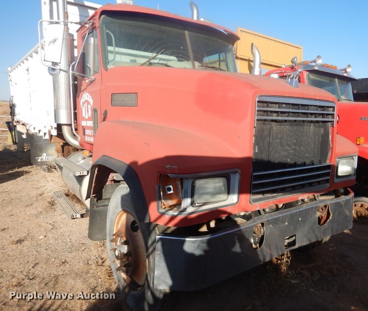 image for item DI3668 2002 Mack CH613  manure spreader truck