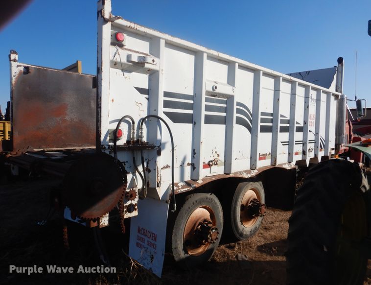 image for item DI3668 2002 Mack CH613  manure spreader truck