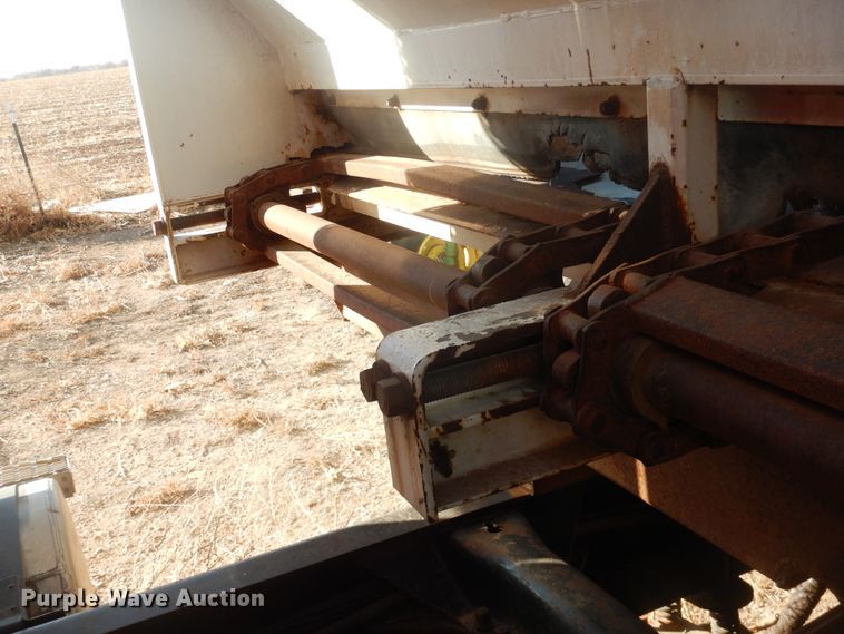 image for item DI3668 2002 Mack CH613  manure spreader truck