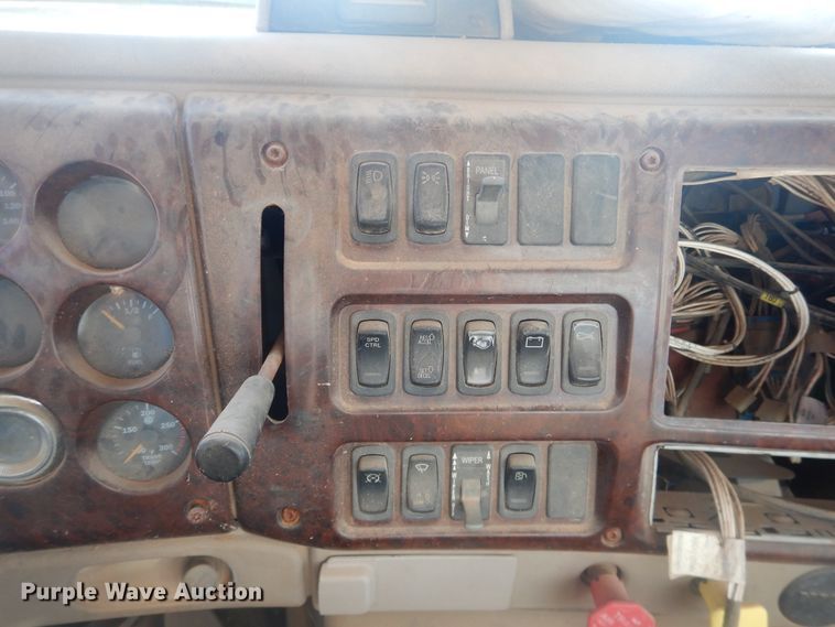 image for item DI3668 2002 Mack CH613  manure spreader truck