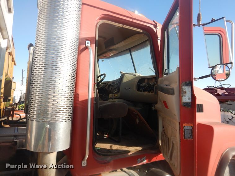 image for item DI3668 2002 Mack CH613  manure spreader truck