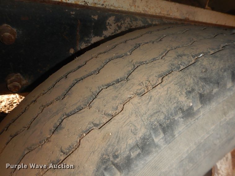 image for item DI3668 2002 Mack CH613  manure spreader truck