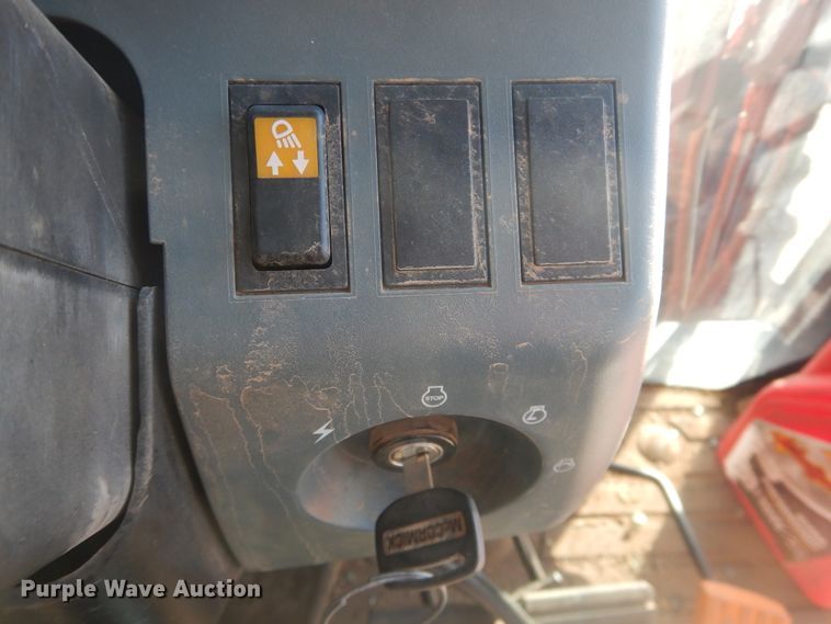 image for item DI3670 2004 McCormick CX105  MFWD tractor