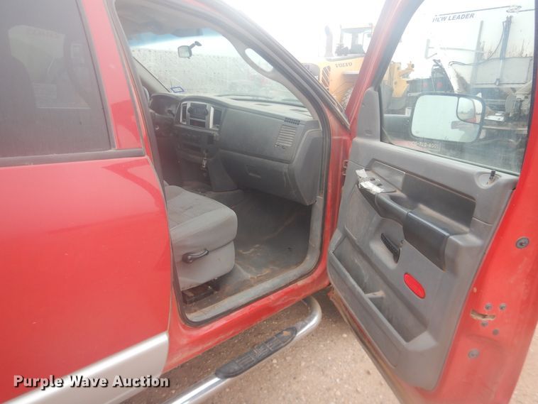 image for item DI3675 2007 Dodge Ram 1500  Mega Cab flatbed pickup truck