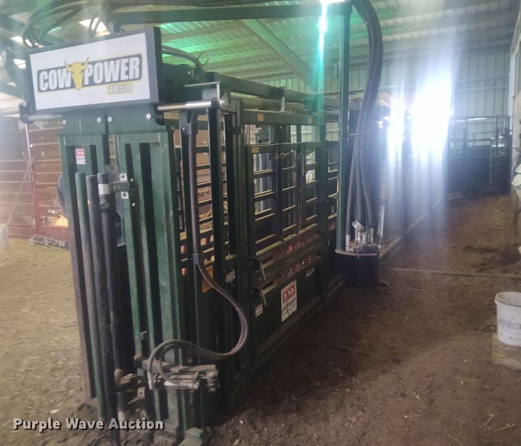 image for item FY9825 Arrow Cow Power 1050  squeeze chute