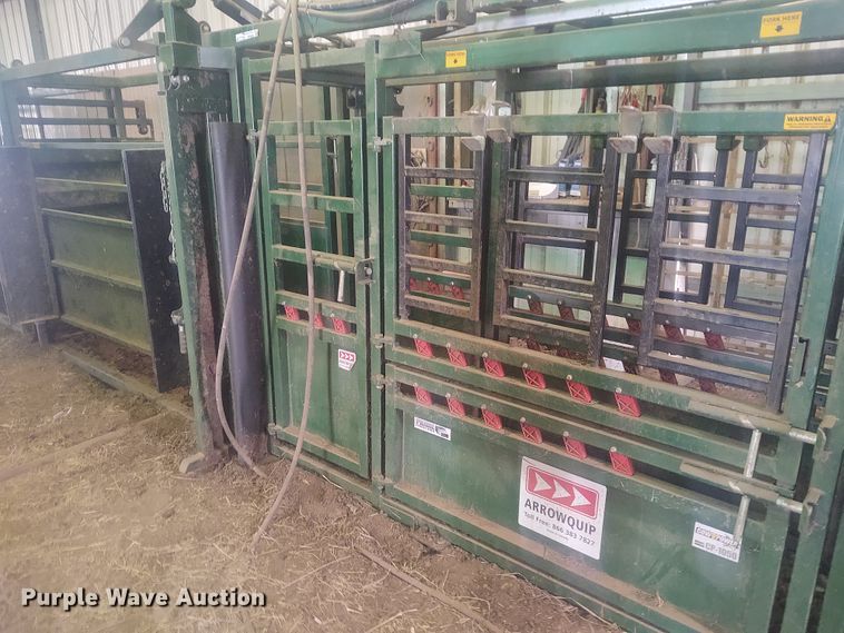 image for item FY9825 Arrow Cow Power 1050  squeeze chute