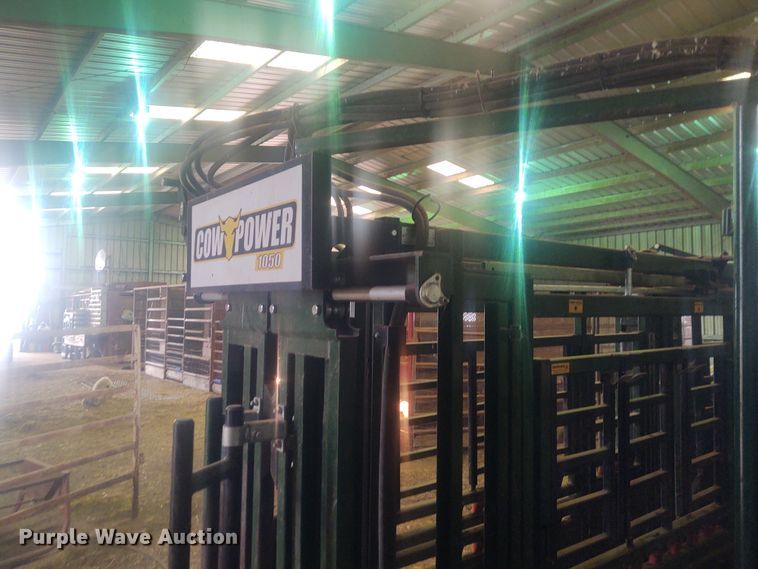 image for item FY9825 Arrow Cow Power 1050  squeeze chute