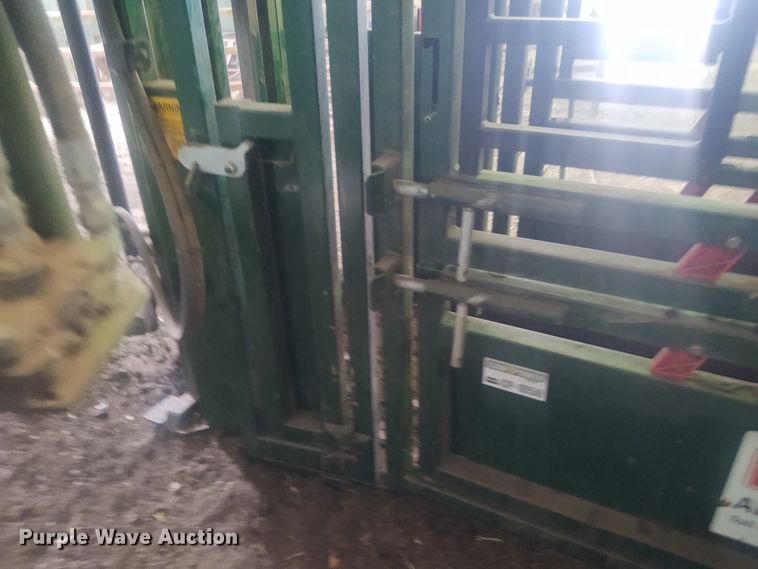 image for item FY9825 Arrow Cow Power 1050  squeeze chute