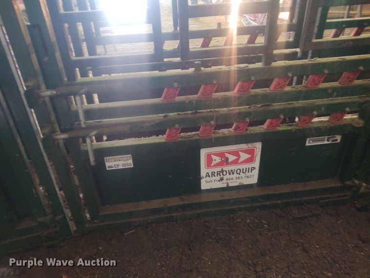 image for item FY9825 Arrow Cow Power 1050  squeeze chute