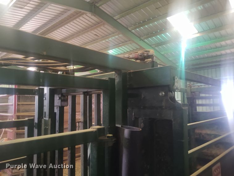 image for item FY9825 Arrow Cow Power 1050  squeeze chute