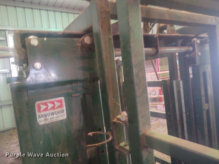 image for item FY9825 Arrow Cow Power 1050  squeeze chute