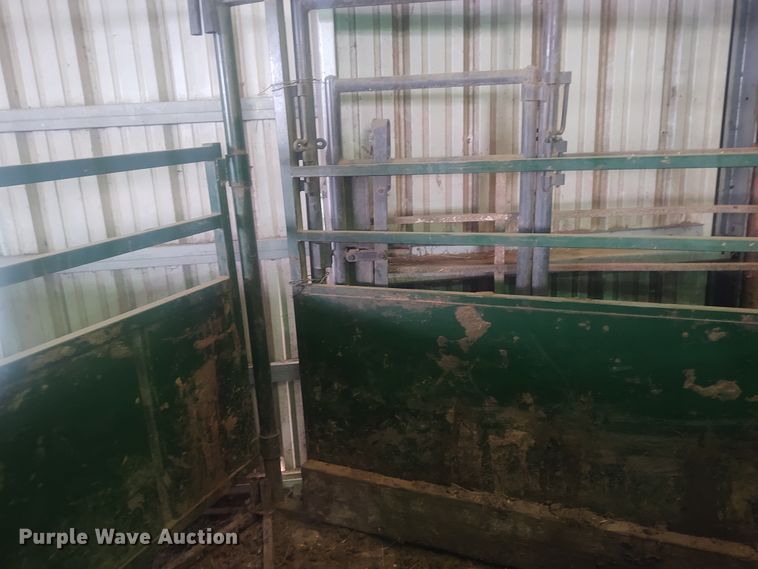 image for item FY9825 Arrow Cow Power 1050  squeeze chute