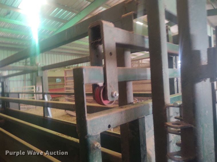 image for item FY9825 Arrow Cow Power 1050  squeeze chute