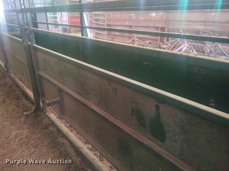 image for item FY9825 Arrow Cow Power 1050  squeeze chute