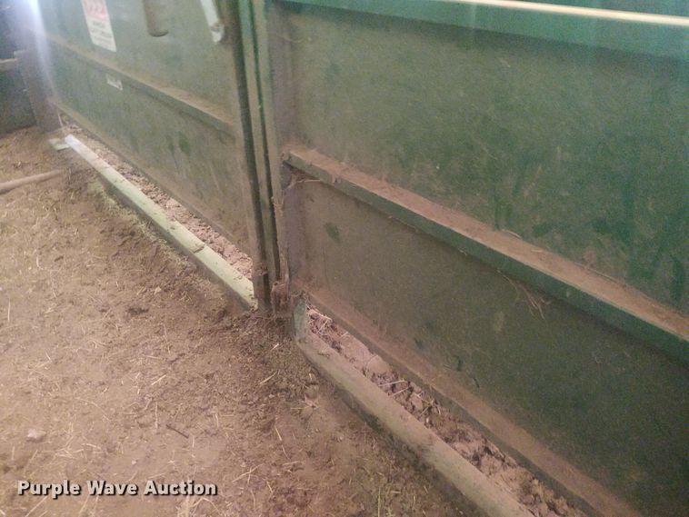 image for item FY9825 Arrow Cow Power 1050  squeeze chute