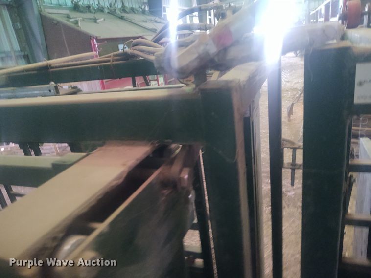 image for item FY9825 Arrow Cow Power 1050  squeeze chute