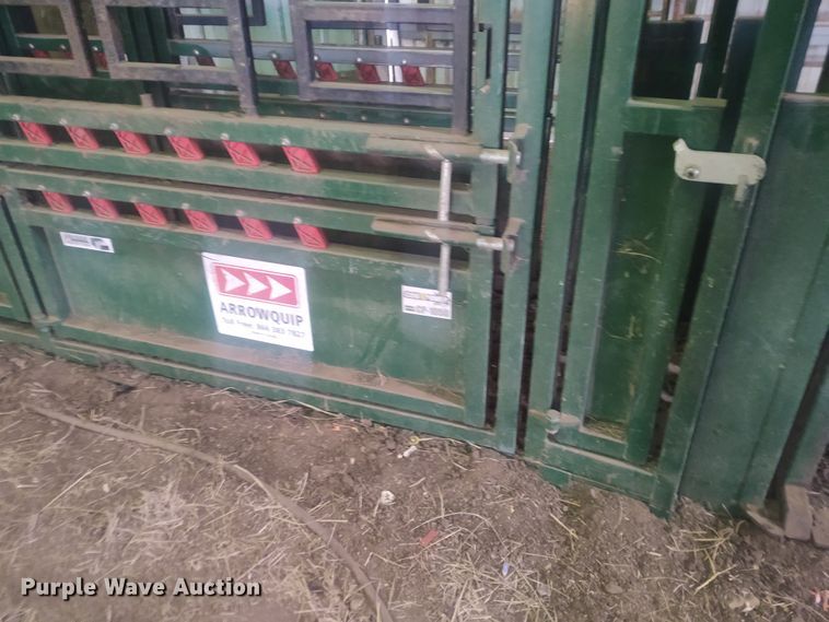 image for item FY9825 Arrow Cow Power 1050  squeeze chute