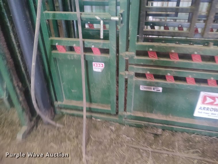 image for item FY9825 Arrow Cow Power 1050  squeeze chute
