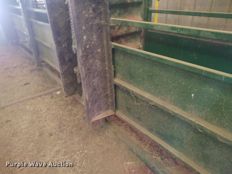 image for item FY9825 Arrow Cow Power 1050  squeeze chute