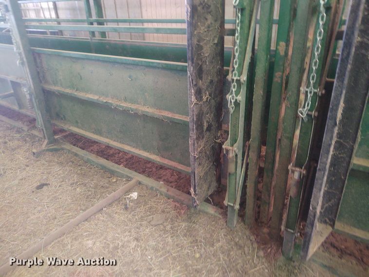 image for item FY9825 Arrow Cow Power 1050  squeeze chute