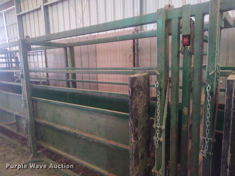 image for item FY9825 Arrow Cow Power 1050  squeeze chute