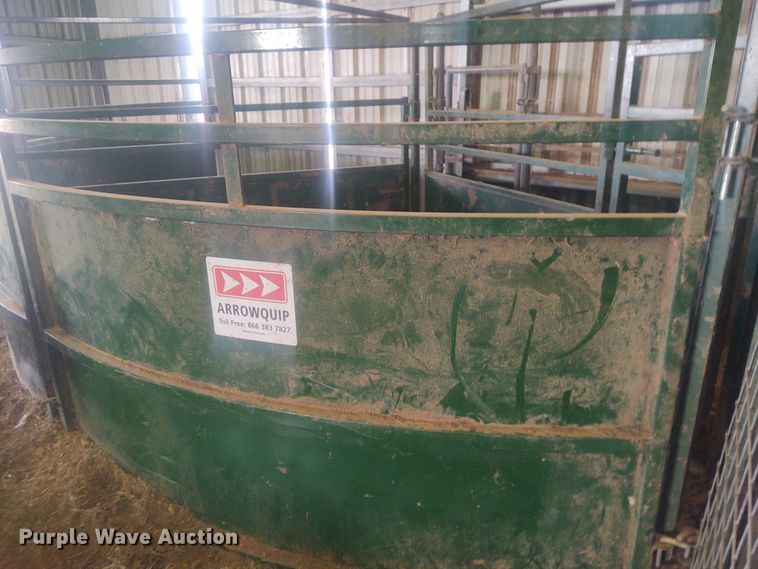 image for item FY9825 Arrow Cow Power 1050  squeeze chute