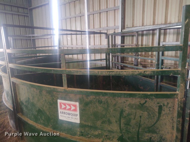 image for item FY9825 Arrow Cow Power 1050  squeeze chute