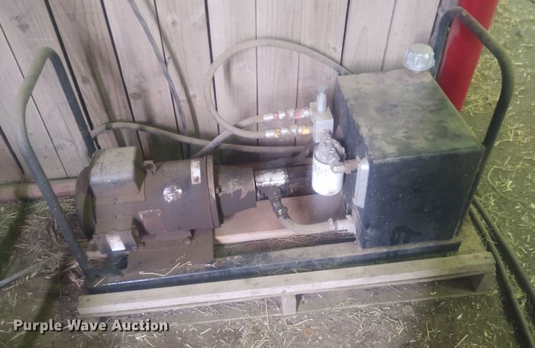 image for item FY9825 Arrow Cow Power 1050  squeeze chute