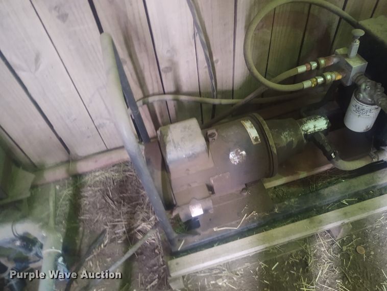 image for item FY9825 Arrow Cow Power 1050  squeeze chute