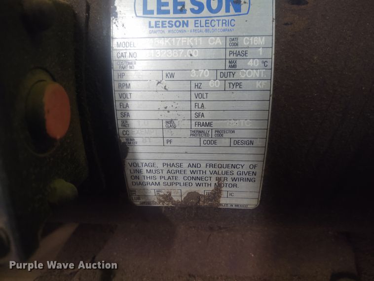 image for item FY9825 Arrow Cow Power 1050  squeeze chute