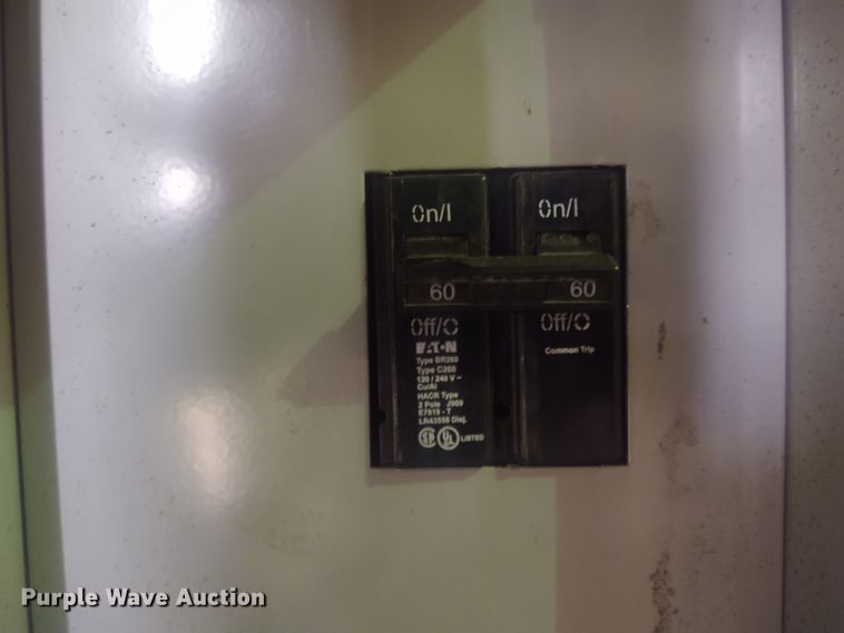 image for item FY9825 Arrow Cow Power 1050  squeeze chute