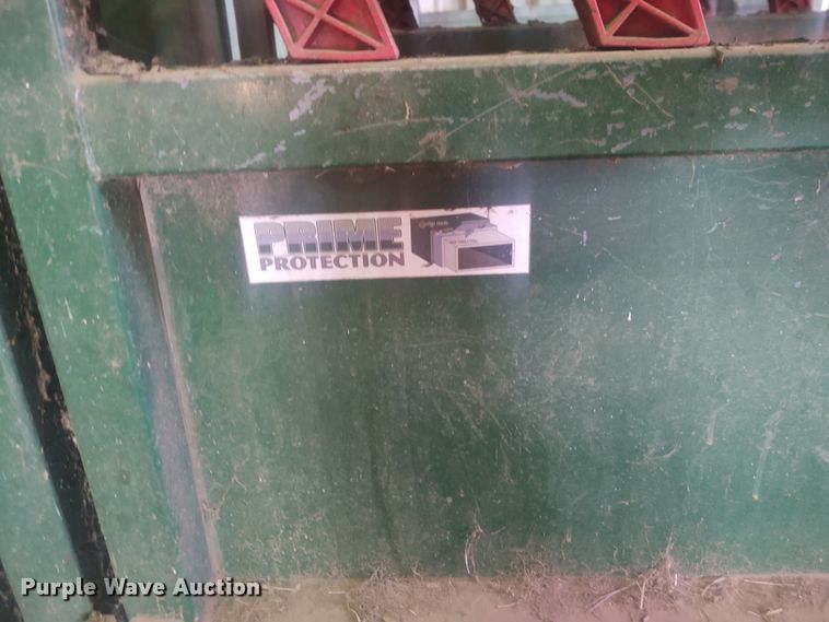 image for item FY9825 Arrow Cow Power 1050  squeeze chute