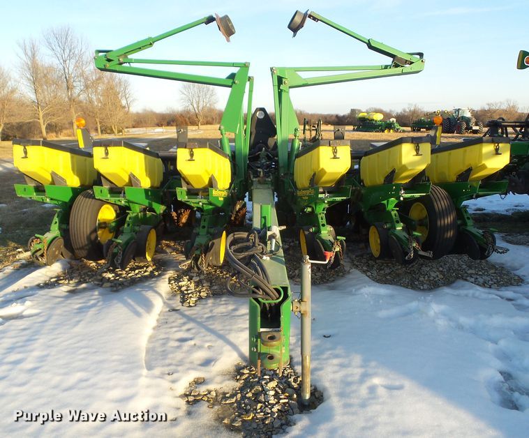 image for item HF9789 2001 John Deere 1760  planter