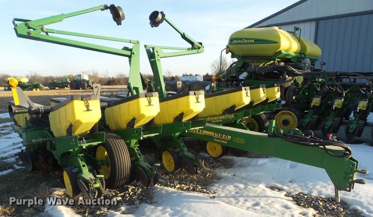 image for item HF9789 2001 John Deere 1760  planter