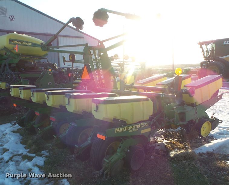 image for item HF9789 2001 John Deere 1760  planter