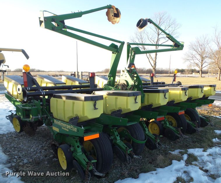 image for item HF9789 2001 John Deere 1760  planter