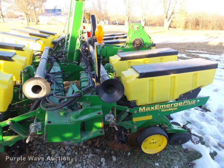 image for item HF9789 2001 John Deere 1760  planter