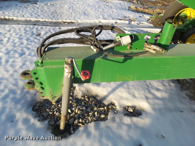 image for item HF9789 2001 John Deere 1760  planter
