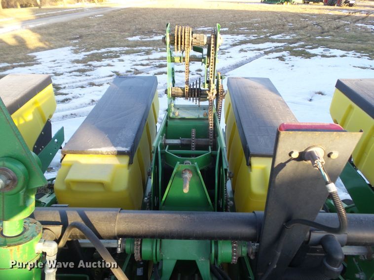 image for item HF9789 2001 John Deere 1760  planter