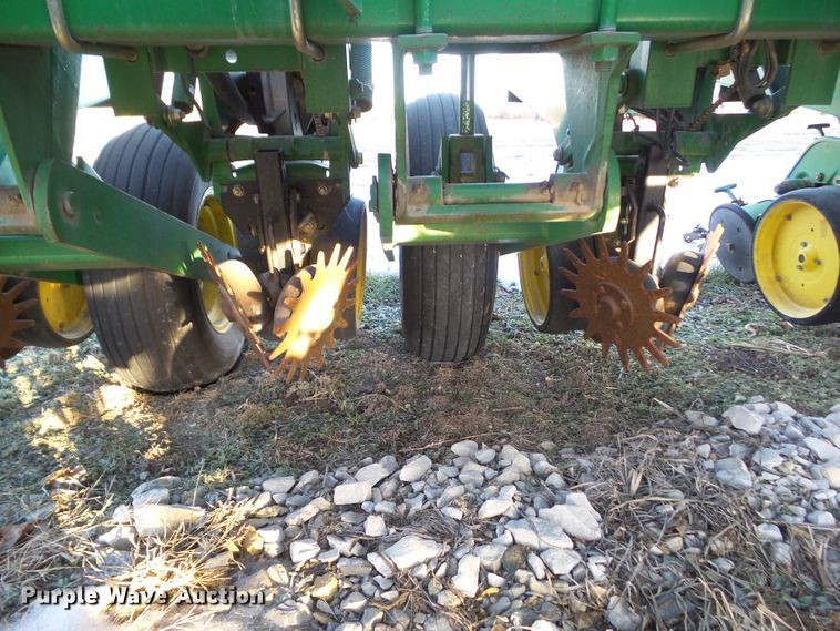 image for item HF9789 2001 John Deere 1760  planter