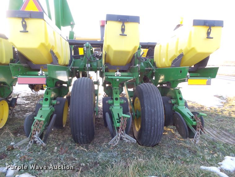 image for item HF9789 2001 John Deere 1760  planter
