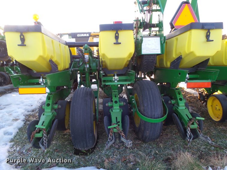 image for item HF9789 2001 John Deere 1760  planter