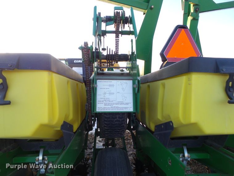 image for item HF9789 2001 John Deere 1760  planter