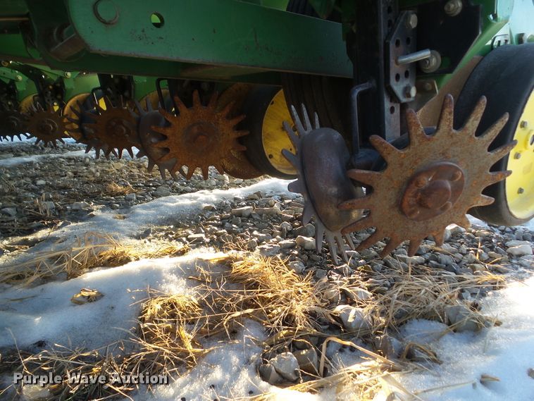 image for item HF9789 2001 John Deere 1760  planter