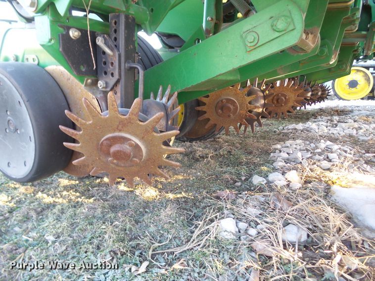 image for item HF9789 2001 John Deere 1760  planter