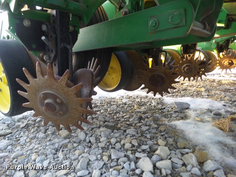 image for item HF9789 2001 John Deere 1760  planter