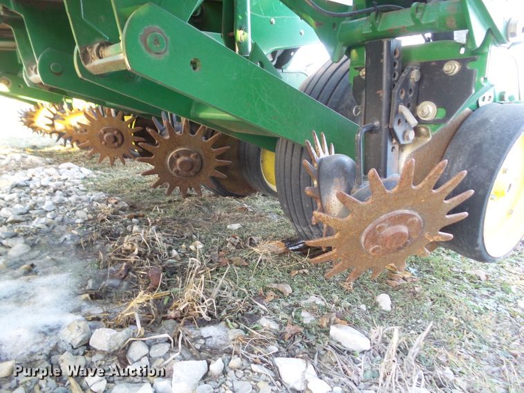 image for item HF9789 2001 John Deere 1760  planter