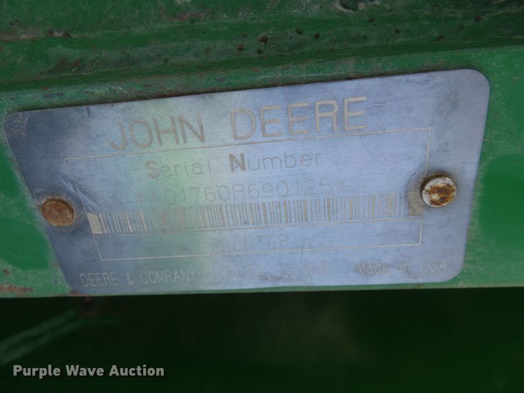 image for item HF9789 2001 John Deere 1760  planter